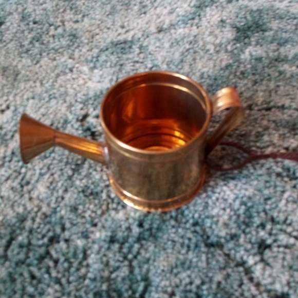 unknown Other - Tiny water can.